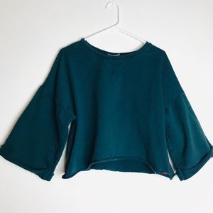 Betsy Johnson Performance Wide Arm Crop Top
